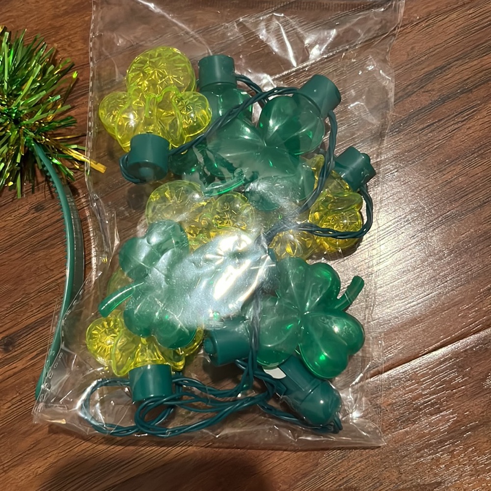 NEW Claire’s St. Patrick’s Day Disney Necklace and Headband - Picture 3 of 5